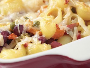 Macaroni cheese with vegetables
